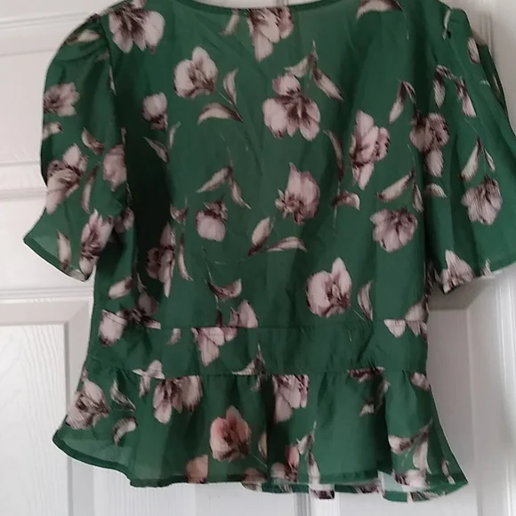 Floral Top - Picture 4 of 4